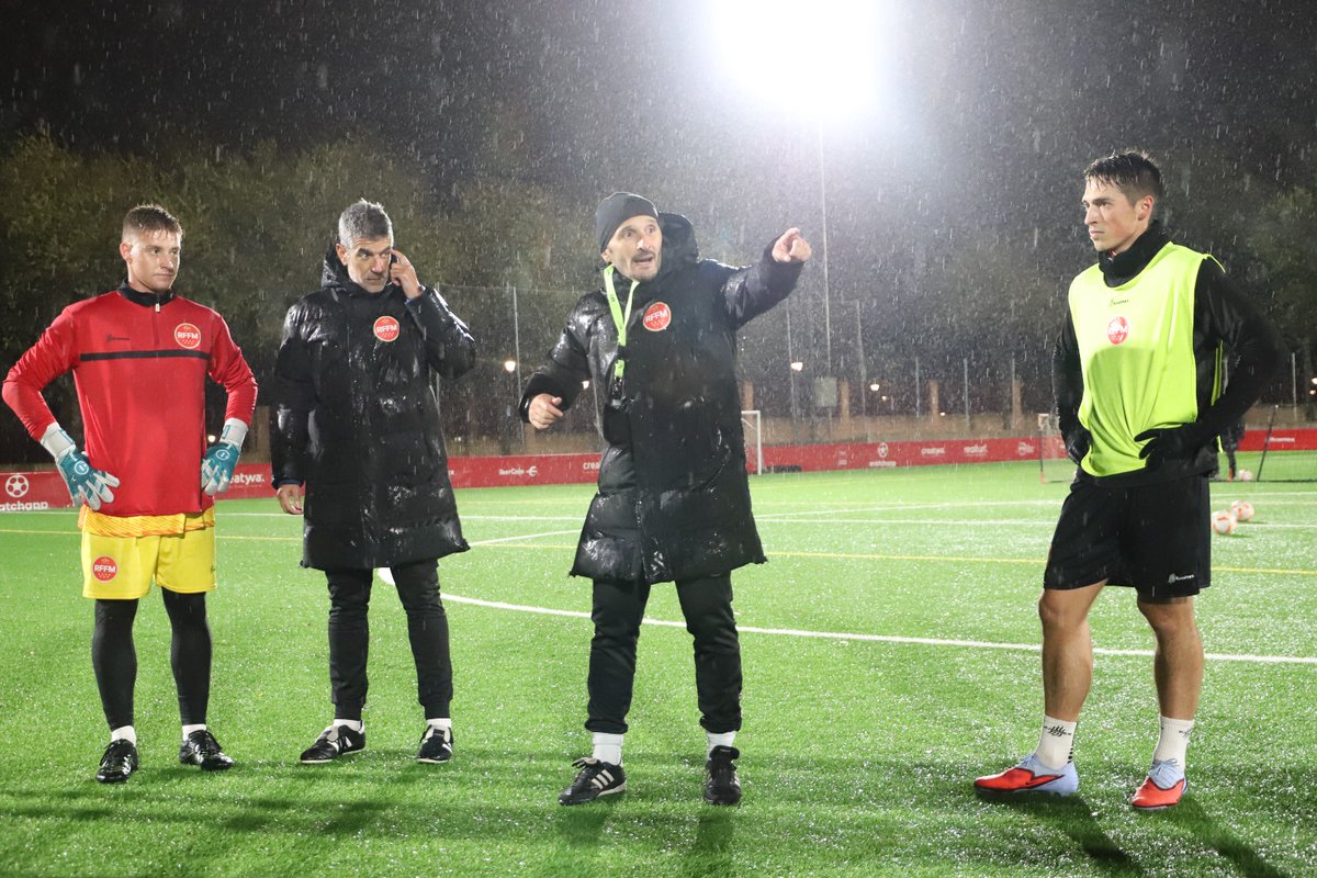 RFFM_oficial's tweet image. La selección 'Siete Estrellas' de Aficionados inició anoche en Cotorruelo su semana de competición de la primera fase de la Copa de las Regiones de la UEFA, en la que se medirá a Comunidad Valenciana y Cataluña.

El seleccionador Miguel Fernández trabajó la cohesión de grupo.