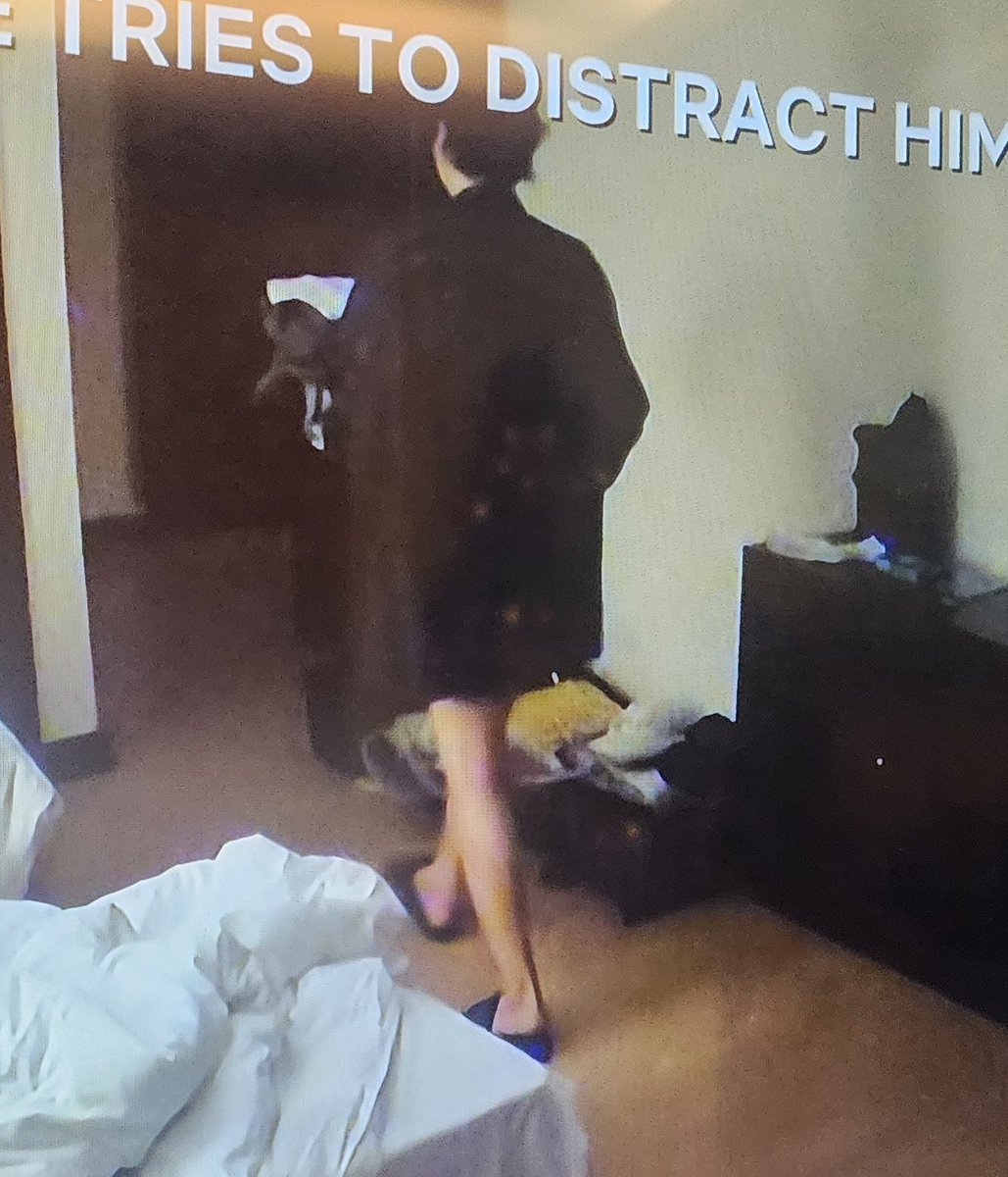 kyuudere13's tweet image. Sorry I know he&apos;s sad in this scene but I gpt distracted with him in long shirt and short shorts, DEYM LEGS CHO KYUHYUN