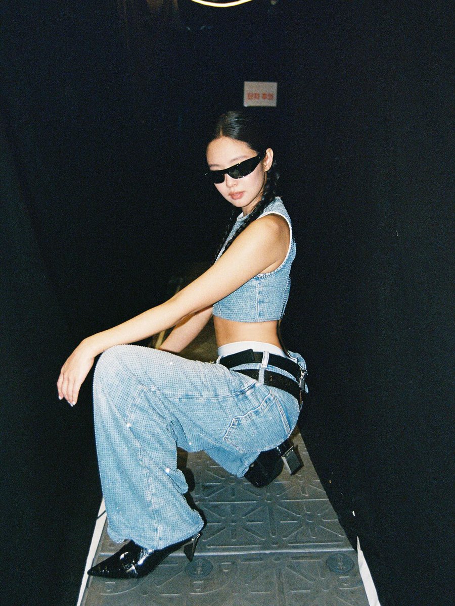 JennieDCGallery's tweet image. 251125 #JENNIE IG Update

Indonesia 🩶 Thank you for always showing up with so much love