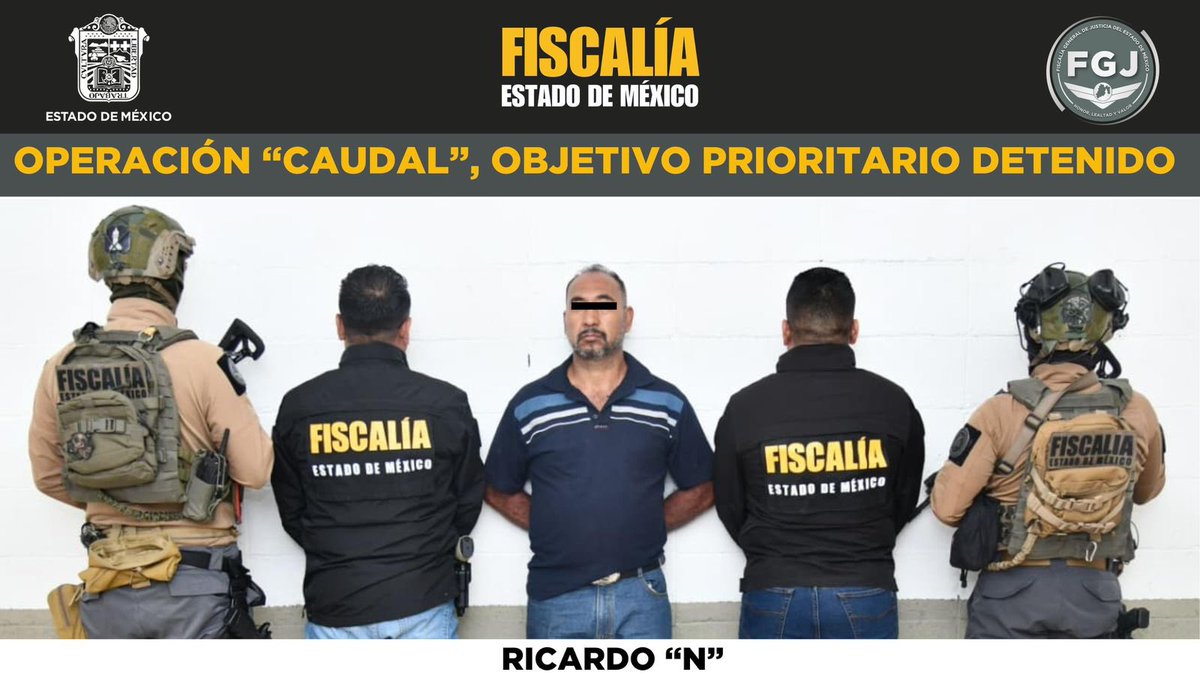 amarilloalarcon's tweet image. #OperaciónCaudal
#PDI #FiscalíaEdoméx detuvo a Ricardo &quot;N&quot;, operador del grupo &quot;La Chokiza&quot;, 
afín a la #USON 

Identificado como  propietario de 
pipas y encargado de tomas de #Agua clandestinas que operan en #Ecatepec