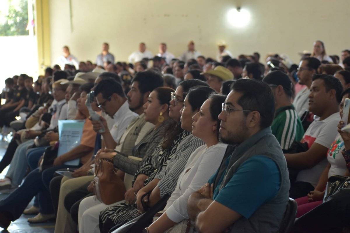 La gobernadora Margarita González Saravia presidió la firma de convenios con alcaldes de las regiones Centro, Oriente y Noreste del estado para que más jóvenes inicien, continúen o concluyan sus estudios de nivel medio superior a través de la Preparatoria Abierta.