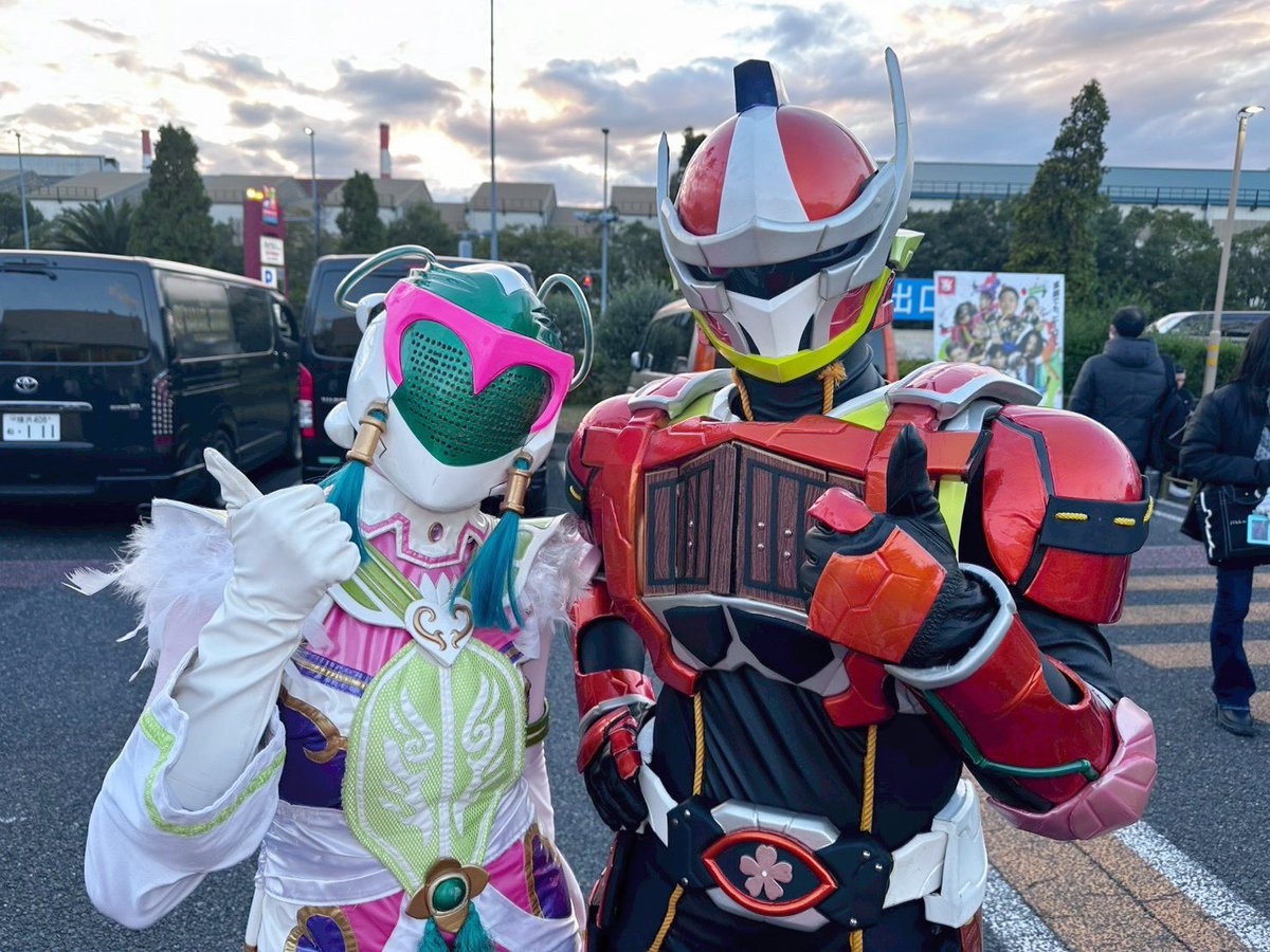 #2025日本ローカルヒーロー祭

沢山のヒーローと写真撮っていただきました📸✨️
皆さんお忙しい中ありがとうございました！
そして二日間お疲れ様でした！！

リプに続きます⬇️⬇️
⚠️巻き込みリプ気をつけてください

#ローカルヒーロー祭 #LHF
#鳳神ヤツルギ #ヤツルギ #ヤツルギ11