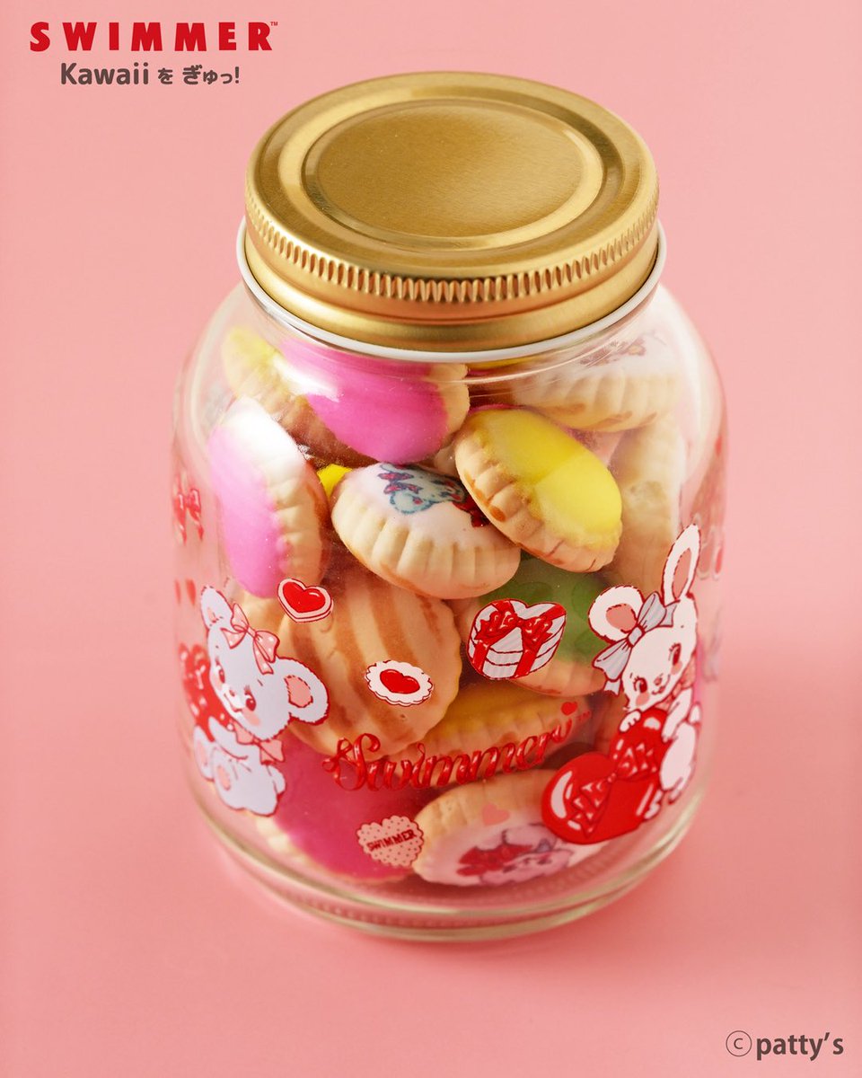 透明のガラスボトルに「SWIMMER」のキャラクターデザインされた