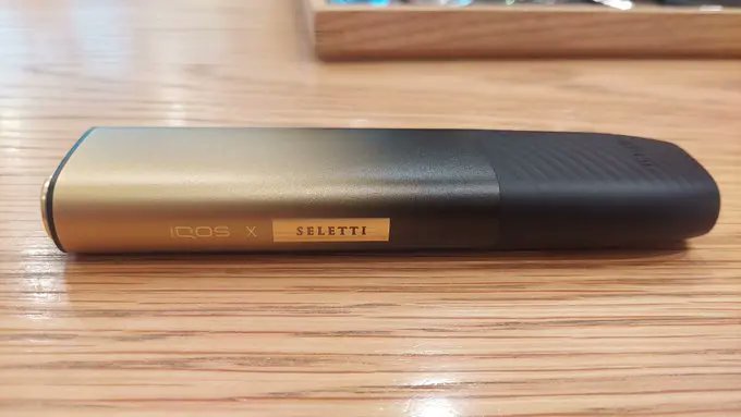 IQOSセレッティのプレゼント🎁  
【製品登録も可能】です！

フォロワーさんが自費で用意。貴重カラーで普通なら自分で使いたくなるハズ。  それでも「アイコスのトリセツを応援したい」という思いからご提供いただきました。
感謝の気持ちでいっぱいです🙇