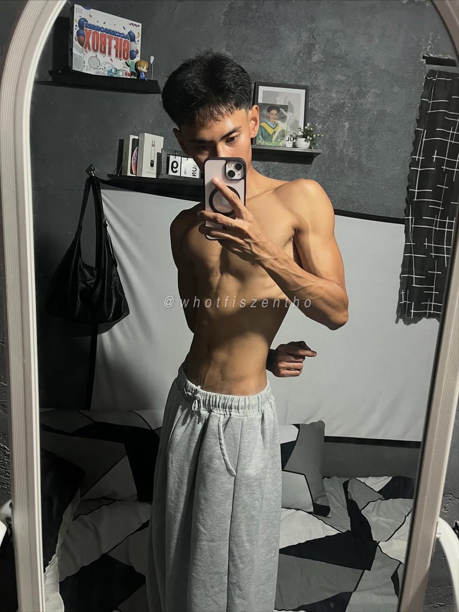 whotfiszentho tweet media