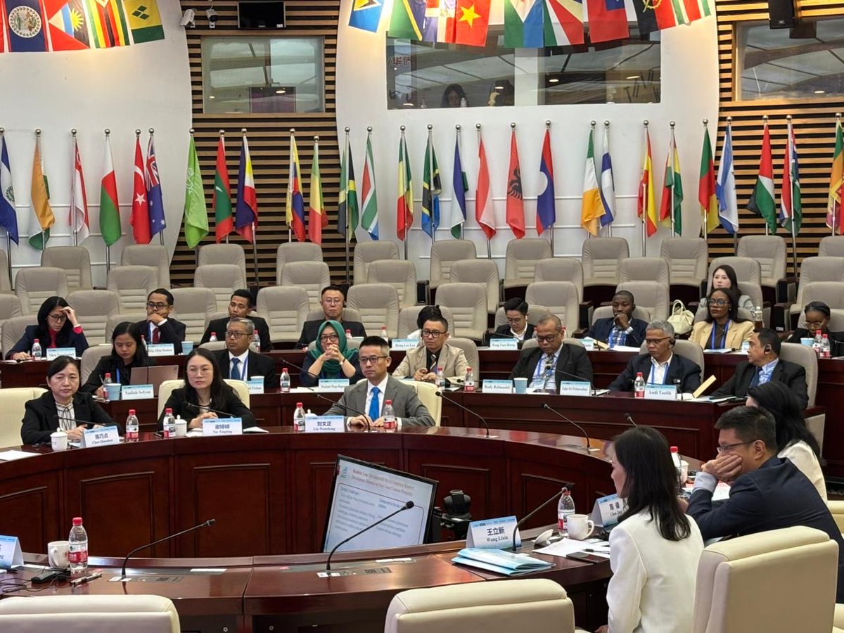mofirdaus's tweet photo. "Silk Road Ports: Green and Smart Development" Seminar Senior | Huaqio University | Xiamen, China https://t.co/8K21enKOi1