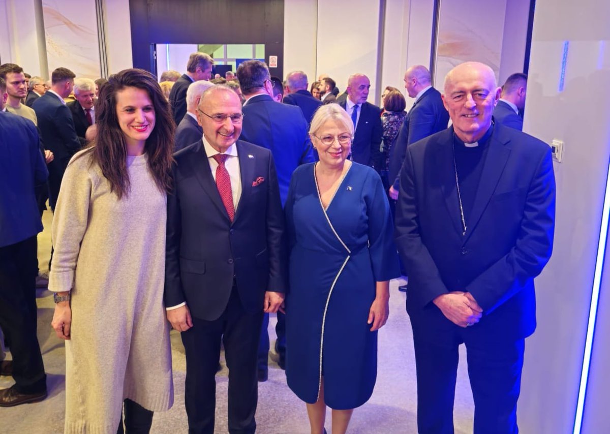 Čestitam Dan državnosti Bosne i Hercegovine!

🇭🇷 ostaje trajno predana jačanju dobrosusjedskih odnosa, političke i gospodarske suradnje te potpori euroatlantskom putu 🇧🇦. Čvrsto stojimo uz ravnopravnost svih triju konstitutivnih naroda, uz uvjerenje da će dosljedan napredak prema
