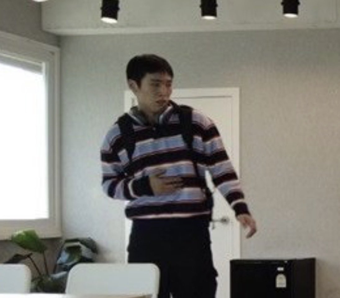 wlgnsdll's tweet photo. 지훈이랑 종무씨 두분 만나서 옷장소개컨텐츠 해야겟는데 어떤 옷이 내돈내산인지 서로 옷장공유하는건지 알려주뗌 https://t.co/EHIEtxt4S4