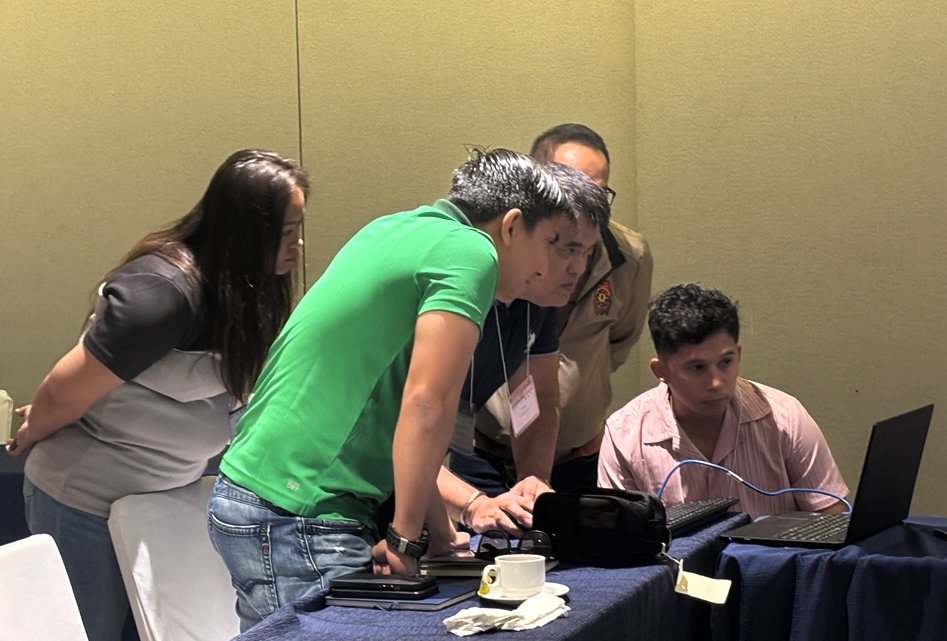 UN__Cyber's tweet image. Davao, 🇵🇭 , 18-21 Nov | #FirstResponders in the Bangsamoro Autonomous Region of Muslim Mindanao (BARMM) are boosting skills for better chain of custody, rapid preservation &amp;amp; smarter crime scene procedures for faster scam &amp;amp; #OSAEC detection. Supporting peace &amp;amp; development. 
🙏 🇺🇸.