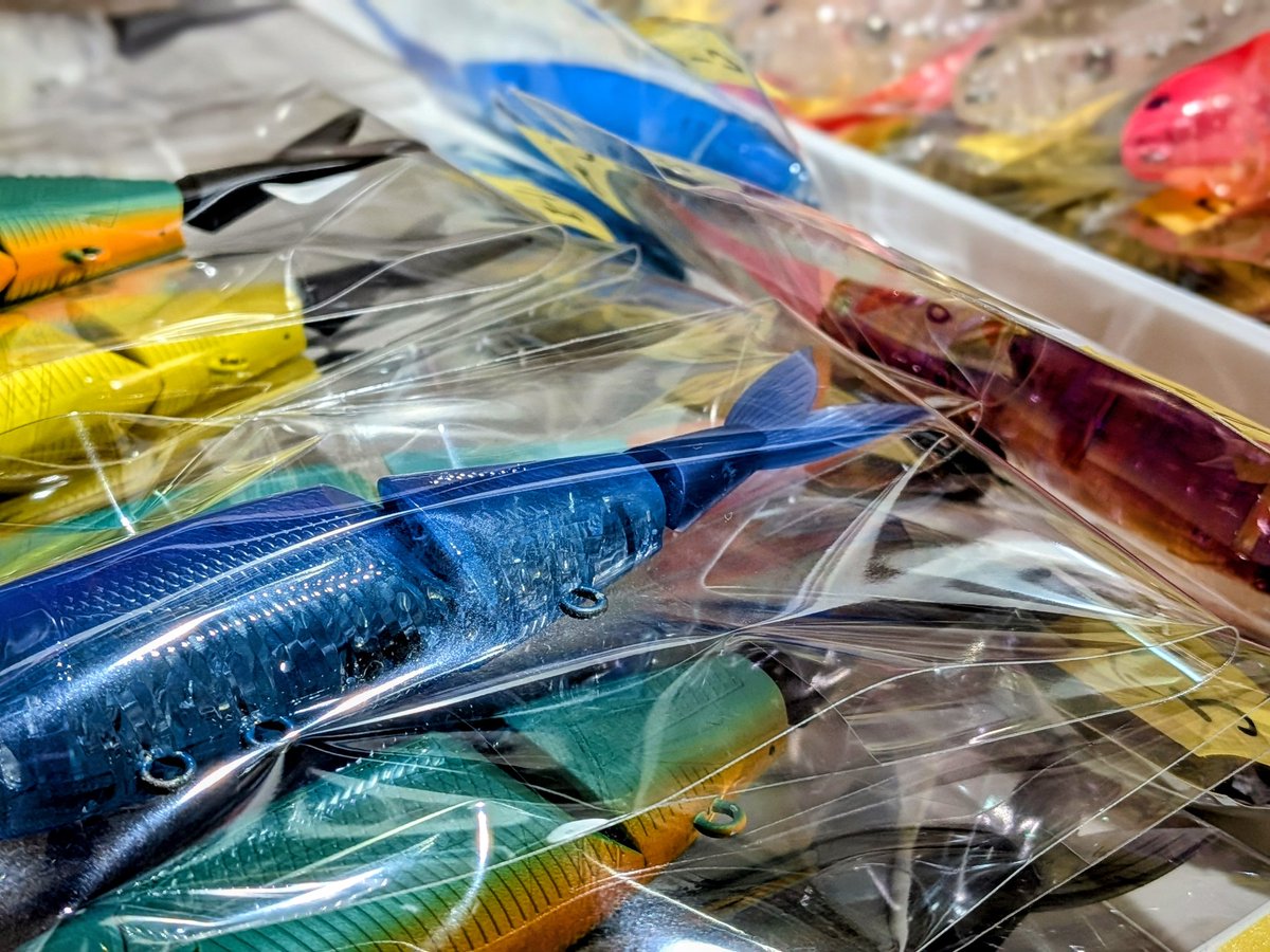 BUTZbassfishing's tweet photo. #BUTZ #Snatch140HF
#Snatch140R #Snatch140EXHF
#QRAKEN （ES＆SC）

以前、ブログでも発信していた通り
カラーサンプル＆B品（小傷程度）
＋在庫処分SALEを開催いたします🙌

11月28日20時～12月1日20時まで
https://t.co/ecKVAp1uPn
※完売次第終了となります

詳細は後日、改めて投稿しますが
参考までに価格は下記の通りです！

Snatch140HF ￥2690~
Snatch140R ￥2990~
Snatch140EXHF ￥2390~
QRAKEN ESDW ¥1290~
QRAKEN SC ￥1290~

各商品、数に限りがありますので
予めご了承くださいませ🙇

#BUTZbassfishing #バス釣り