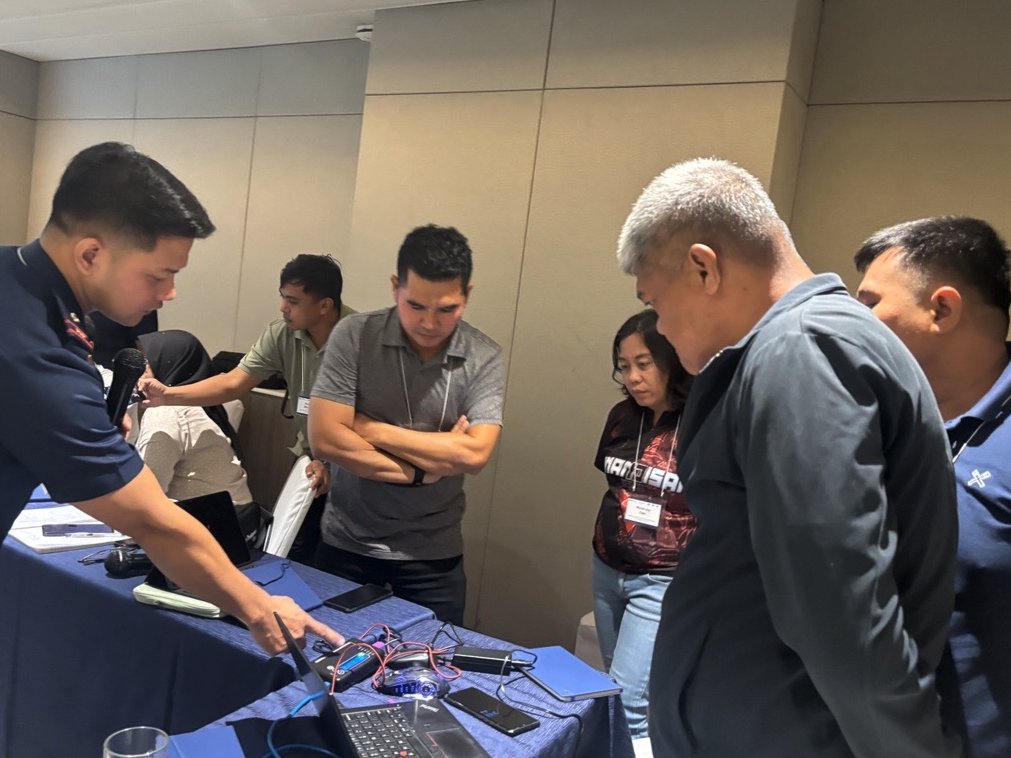 UN__Cyber's tweet image. Davao, 🇵🇭 , 18-21 Nov | #FirstResponders in the Bangsamoro Autonomous Region of Muslim Mindanao (BARMM) are boosting skills for better chain of custody, rapid preservation &amp;amp; smarter crime scene procedures for faster scam &amp;amp; #OSAEC detection. Supporting peace &amp;amp; development. 
🙏 🇺🇸.