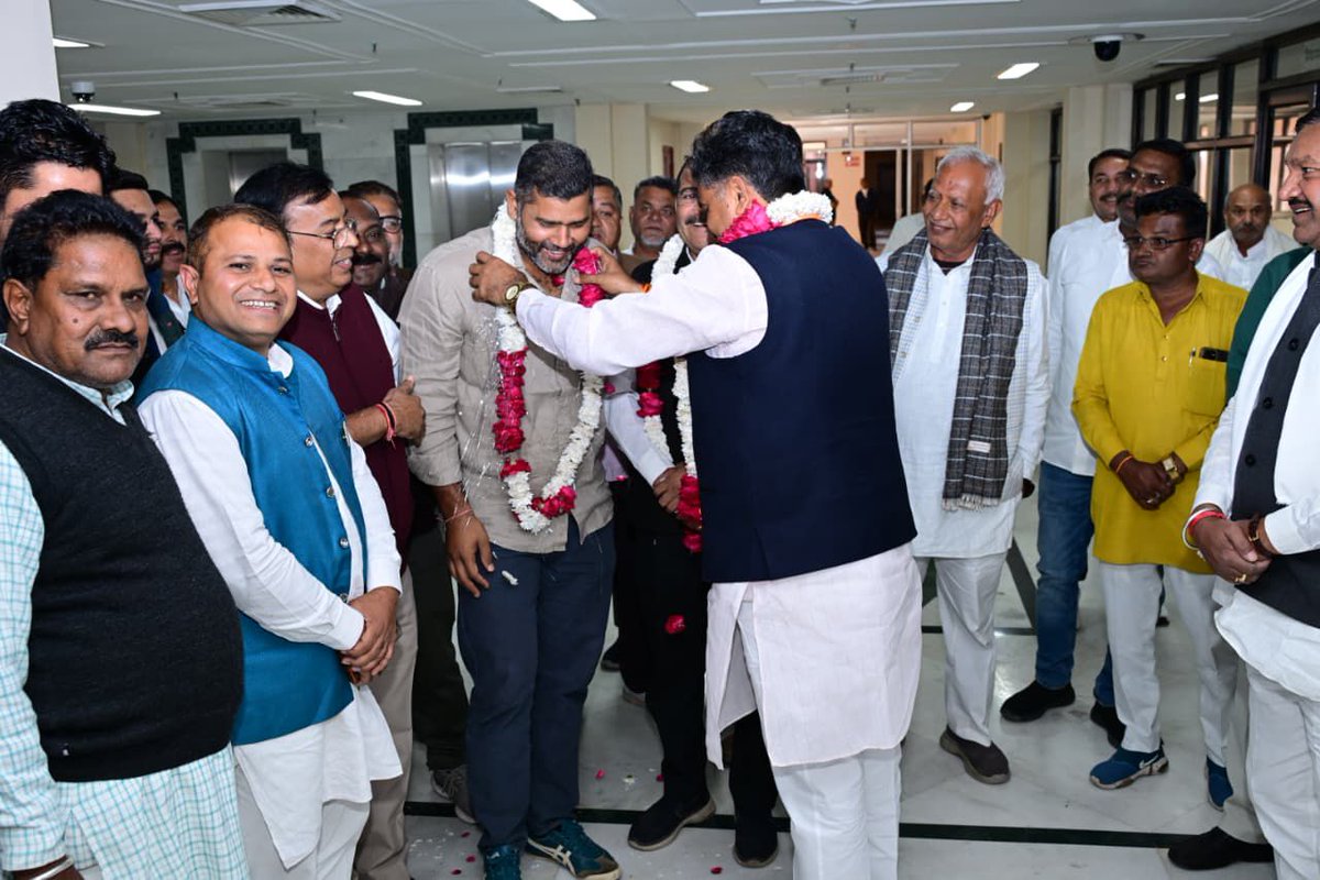 AshokChandnaINC's tweet photo. अंता–मांगरोल के नवनिर्वाचित विधायक श्री प्रमोद जैन भाया जी ने शपथ ग्रहण समारोह में l https://t.co/lktRXtjxHV