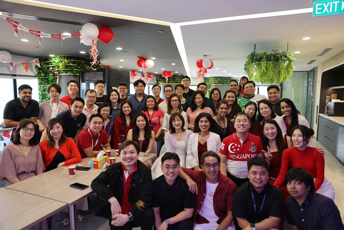 CyberArk's tweet image. CyberArk is proud to rank 5th on Great Place to Work’s 2025 Best Workplaces in Singapore list—for the third year in a row! Thank you to our amazing team for making this possible. Join us: spr.ly/60117WaXH

#GPTWCertified #IdentitySecurity #Cybersecurity