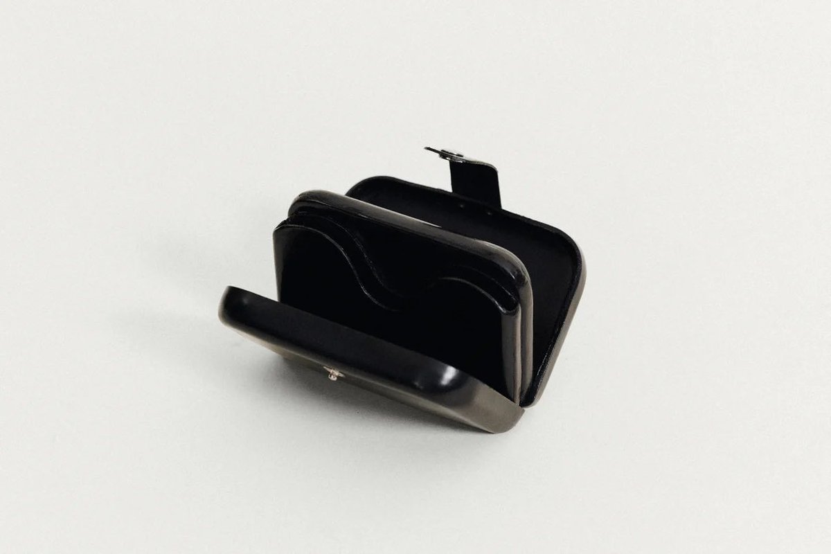 _tantanbe's tweet image. TOUT Y EST 카드지갑
아름다운데 가격이 그렇지못함