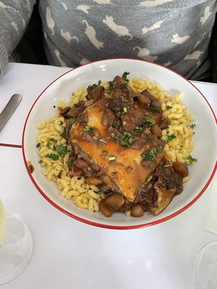 YoukiParisstyle's tweet photo. ランチはBouillon Pigalleで。
フランス料理🥘を手軽な値段で楽しめて冷凍食品ではなく、調理場でちゃんと料理しているレストラン🍽️は本当にありがたい。
長蛇の列ができるので、平日のオープン前に行くか予約して行くのがオススメ‼️ https://t.co/cNQH1jNlc3