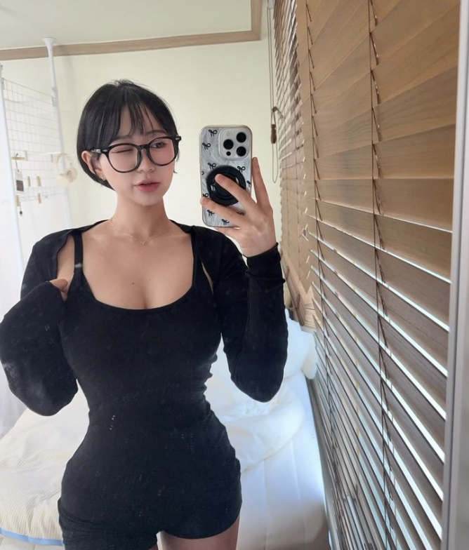 040xxo's tweet photo. トレーニーお姉さんだよ♡ https://t.co/4PVGks6OBM