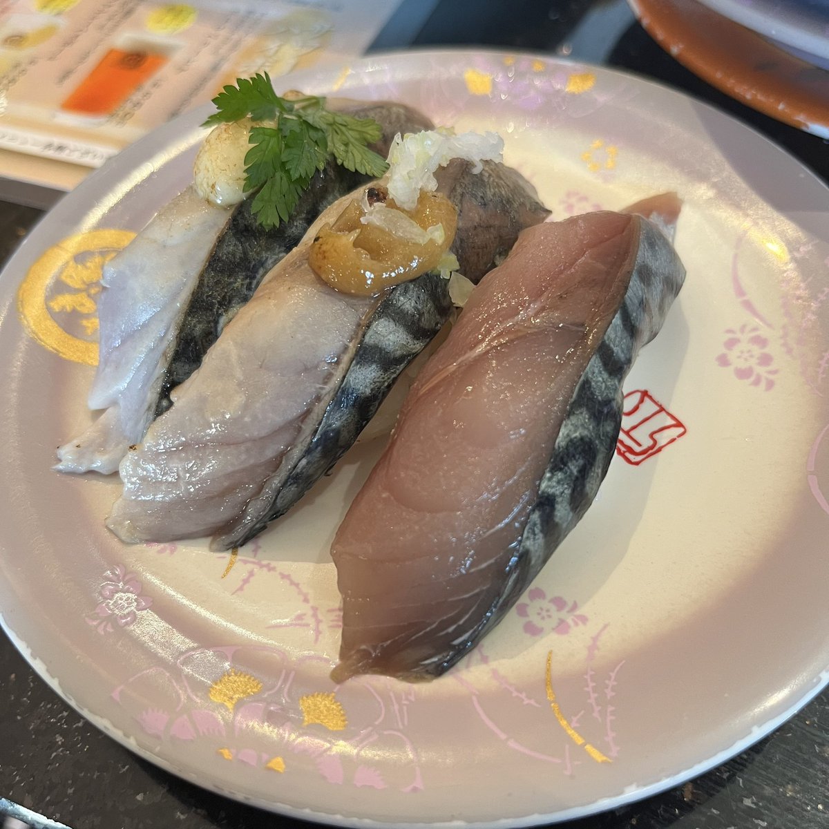 rhubarb711's tweet photo. #食べて応援
 #金沢まいもん寿司 
 #香箱ガニ
1年ぶりの蟹！軍艦は結構値上がりしてたけど大満足！ 
カラマンシーソースの炙りサバも美味しかった！ https://t.co/49cEEqfcnK