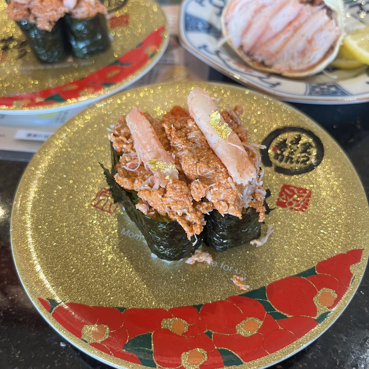 rhubarb711's tweet photo. #食べて応援
 #金沢まいもん寿司 
 #香箱ガニ
1年ぶりの蟹！軍艦は結構値上がりしてたけど大満足！ 
カラマンシーソースの炙りサバも美味しかった！ https://t.co/49cEEqfcnK
