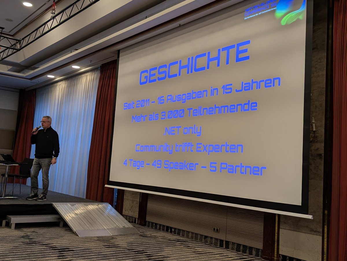 DOTNETDOKTOR's tweet image. Fernando Schneider eröffnet die .NET Developer Conference (DDC) 2025 in Köln  #DDC20225 @dotnetpro_mag
