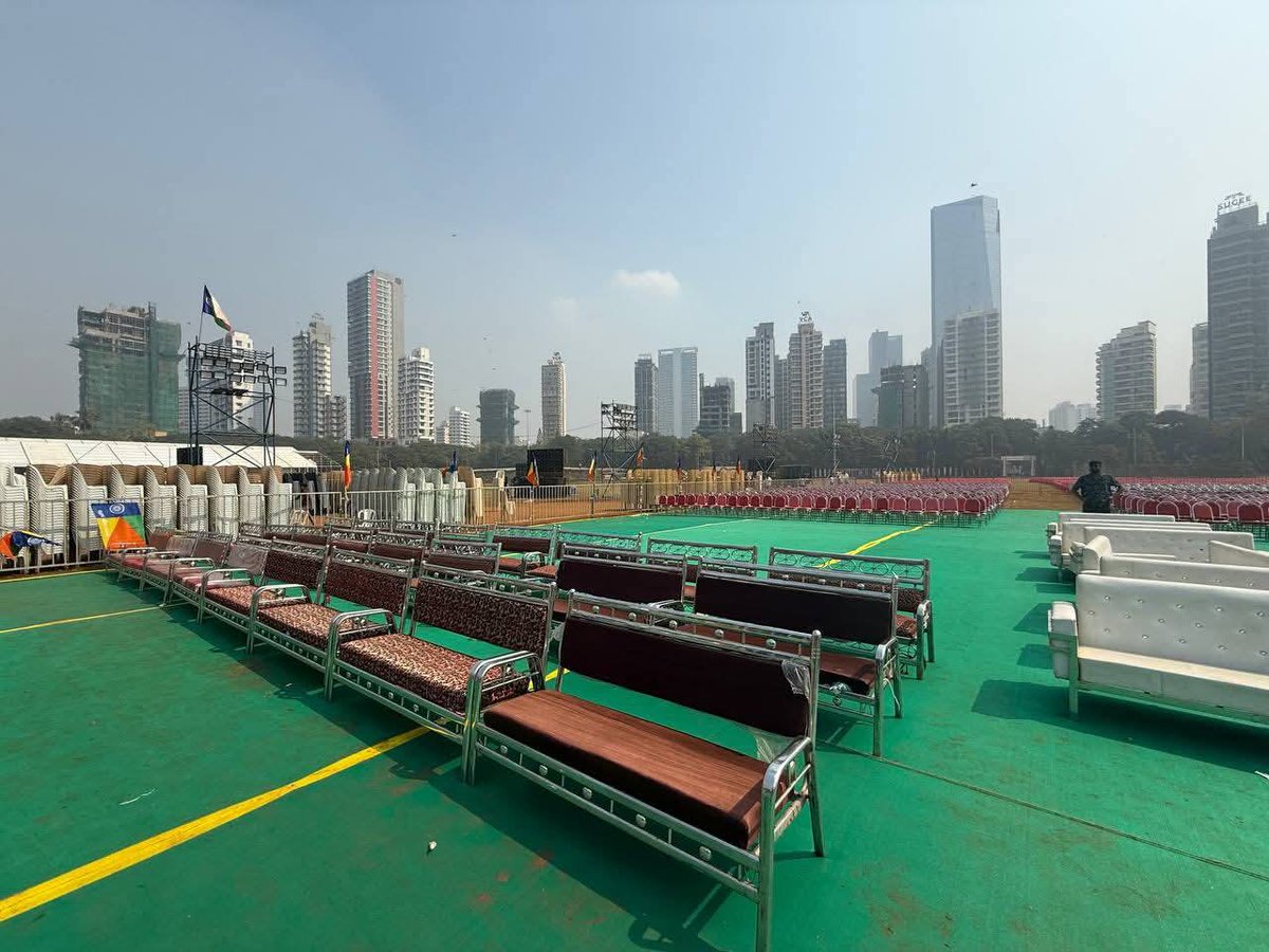 GautamW42104954's tweet image. संविधान सम्मान महासभेसाठी छत्रपती शिवाजी महाराज मैदान सज्ज !

🗓️आज 25 नोव्हेंबर 2025 |🕝सायं. 5 वाजता
📍शिवाजी पार्क, दादर, मुंबई.

#संविधान_सम्मान_महासभा #एक_संधी_वंचितला #VoteForVBA #VBAForIndia