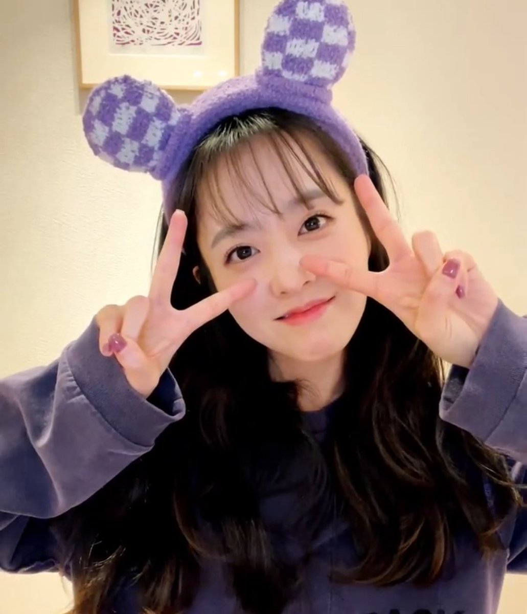 bboing212's tweet image. 팬레터 읽다가 p.s.에 그동안 받았던 머리띠 라이브 때 다 써주시면 안되냐는 요청에 박보영’s pick 4개 골라오시더니 바로 장착하고 포즈 착착 해줌 뽀가 우리를 위해 이렇게나 노력해주신다ㅠㅠㅋㅋㅋㅋ 
귀여운 것들만 받아오는 뽀를 보신 뽀 어머니의말씀 &amp;gt;팬들은 너를 몇 살이라 생각하는거니?&amp;lt;