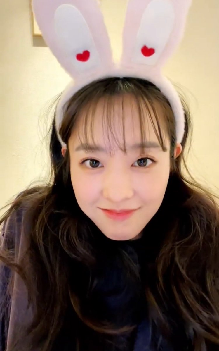 bboing212's tweet image. 팬레터 읽다가 p.s.에 그동안 받았던 머리띠 라이브 때 다 써주시면 안되냐는 요청에 박보영’s pick 4개 골라오시더니 바로 장착하고 포즈 착착 해줌 뽀가 우리를 위해 이렇게나 노력해주신다ㅠㅠㅋㅋㅋㅋ 
귀여운 것들만 받아오는 뽀를 보신 뽀 어머니의말씀 &amp;gt;팬들은 너를 몇 살이라 생각하는거니?&amp;lt;