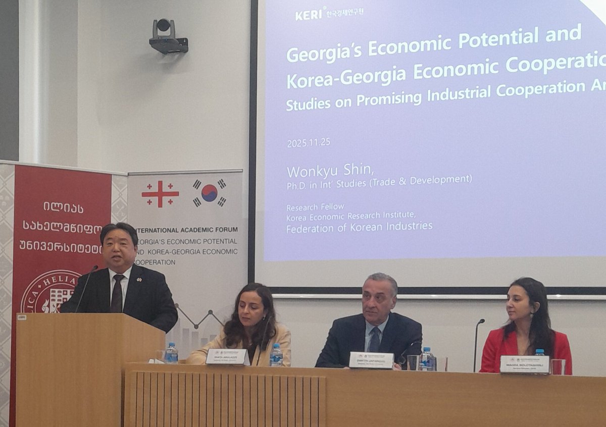 iehutin's tweet image. El embajador de #Corea expone en @IliaStateUni como parte de la conferencia  &quot;El potencial económico de Georgia y la cooperación económica entre Corea y Georgia&quot;

🇬🇪🇰🇷