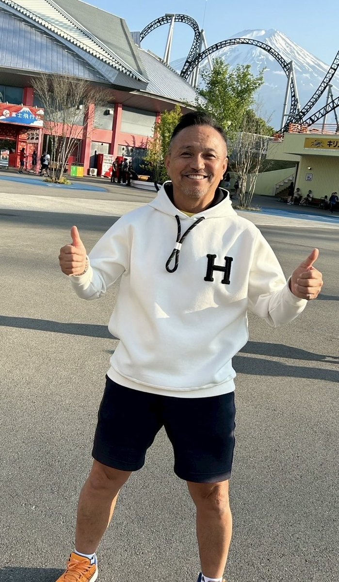 crescentmoon209's tweet image. 11月25日(火曜日)

今夜も21:00オープンです。

今宵はタツの1人営業になります。

店内程よく冷やして、お待ちしてますね。😃

なお、明日と明後日は定休日になります。
ご来店を予定されていたお客様には、大変申し訳ございません。🙇🏻‍♂️
金曜日にお待ちしてますね。😃