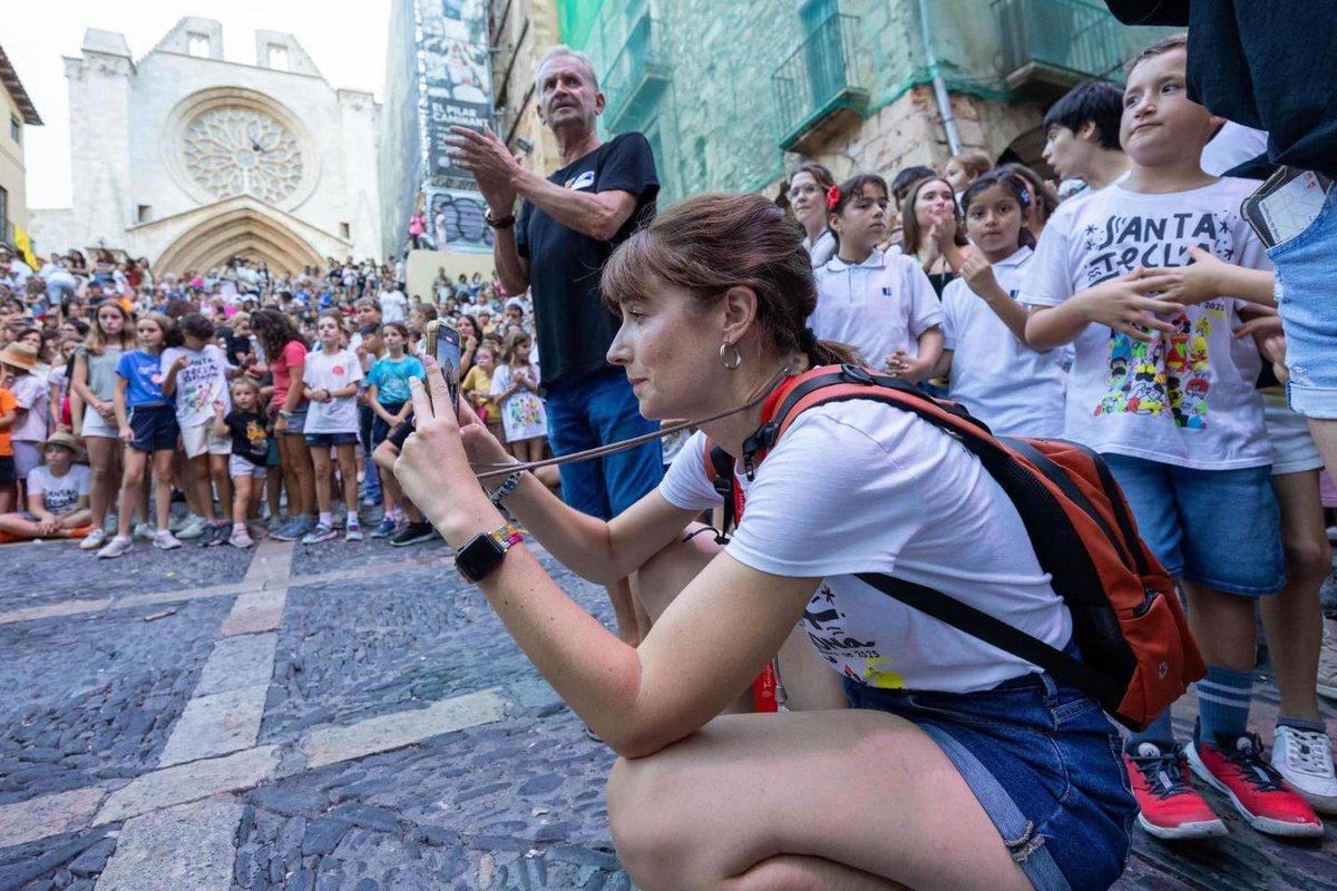 La periodista Laia Díaz, finalista del Premi Mañé i Flaquer per la sèrie ‘De ruta per Santa Tecla’ coproduïda amb Tarragona Ràdio tarragonaradio.cat/la-periodista-…