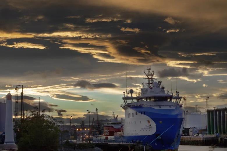 HeavyLiftPFI's tweet image. North Sea indecision is already biting, port of Aberdeen CEO warns.

bit.ly/43Qyqfp 

#heavylift #projectcargo #projectlogistics #projectforwarding #logistics