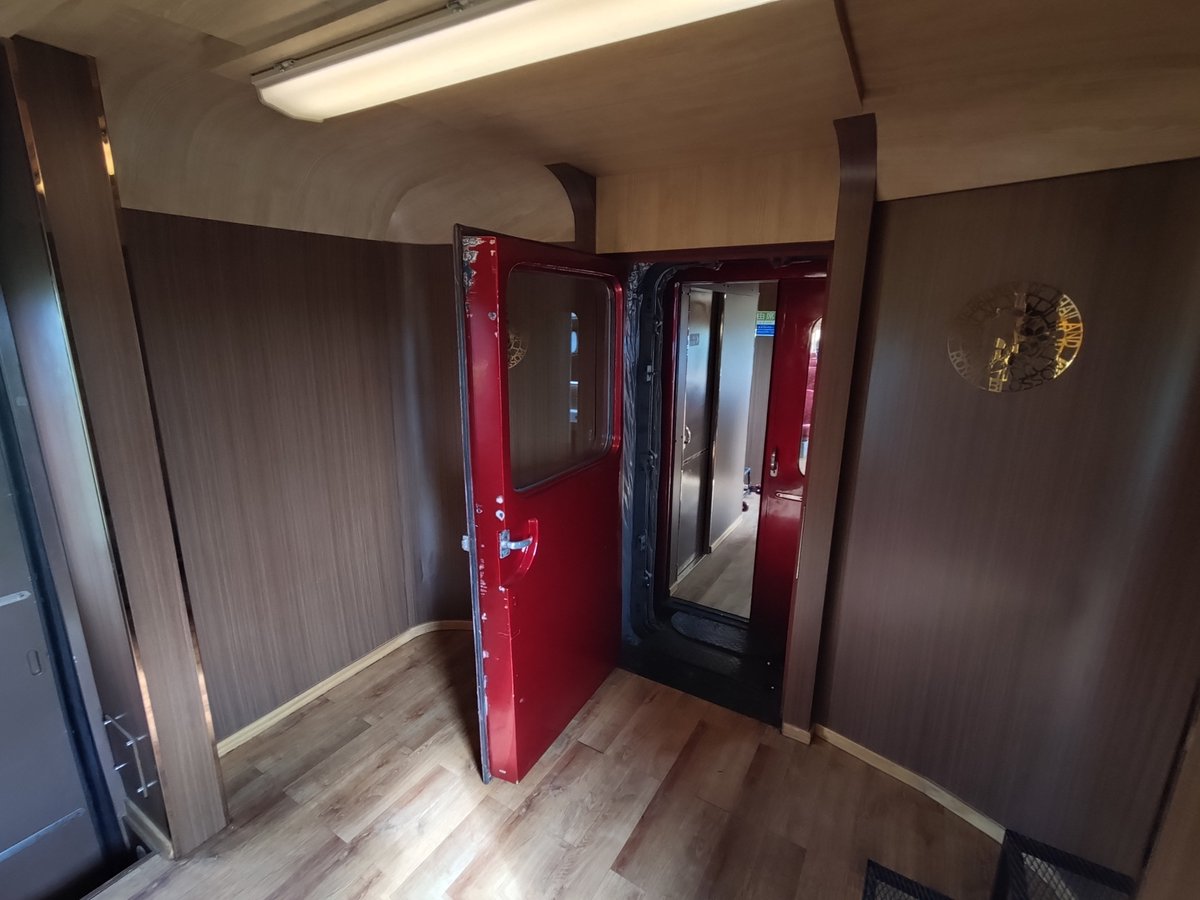 おまけ
416の元乗務員室区画。
壁も窓も全て撤去されており驚きの何も無さ。
譲渡された元はまなす客車がハフ5両、ハ5両の為、この車両だけがハと同じ改造を受けている珍車。