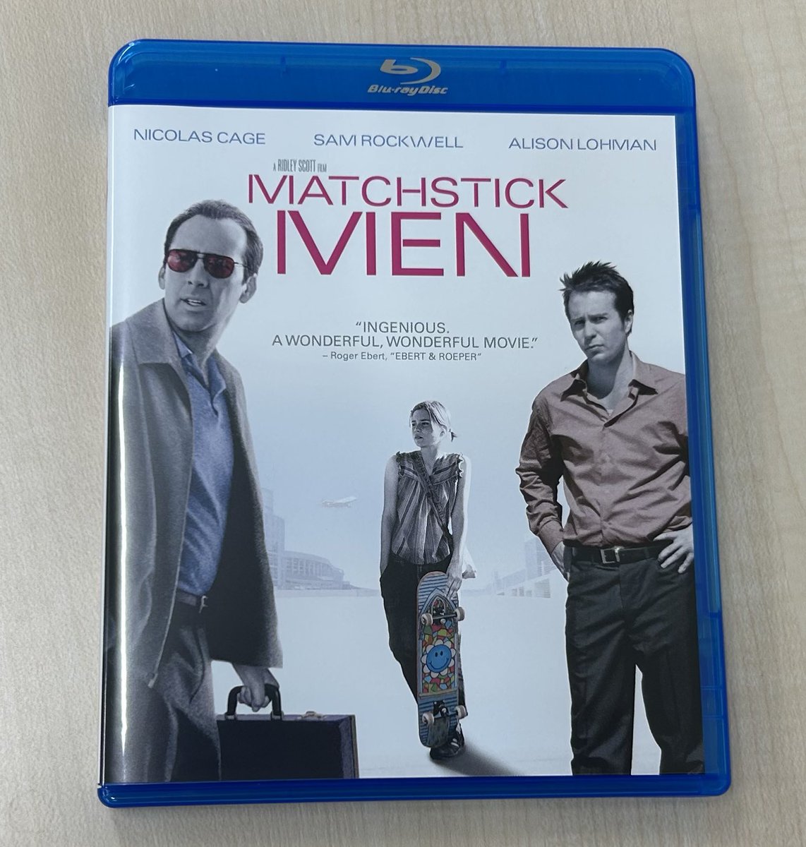 ryuichitsujii's tweet image. 今夜はリドリー・スコット監督作品『マッチスティック・メン』の上映会in自室。やっぱり大好き、ニック・ファッキン・ケイジ。#ニコラス・ケイジ