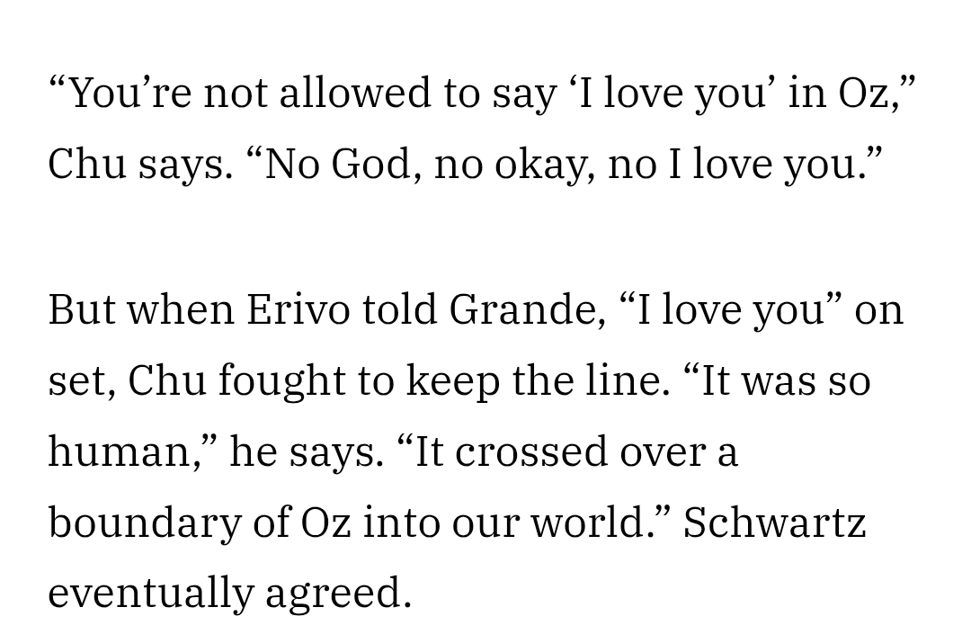 위키드 뮤지컬때부터 지켜져 온 언어지침이 있는데
"God" "okay" "I love you"
이 세 가지가 쓰이면 안된다고 함

그런데 결말 부분 보면 알겠지만
엘파바가 글린다한테
"I love you."라고 하는데
그게 즉흥연기 부분이고

이걸 본 존추 감독도 슈테판 슈워츠도 인정할 수 밖에 없었다고 함