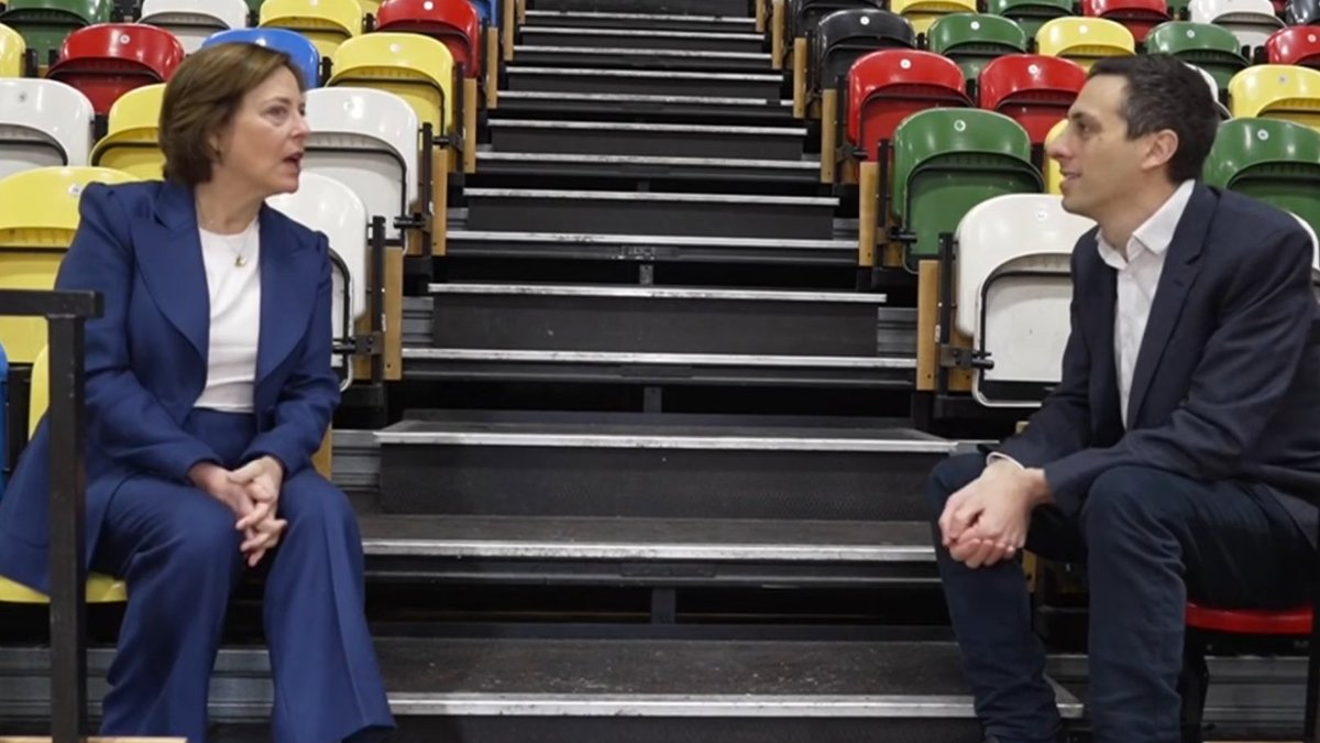 RobHarris's tweet image. Interview: Sport will lose out on female stars unless tech giants clamp down on online abuse, boss of comms regulator Ofcom tells @skynews.

Dame Melanie Dawes reveals new protections platforms are urged to implement

Watch  youtu.be/Yfz02dg-opg?si…

Read news.sky.com/story/female-s…