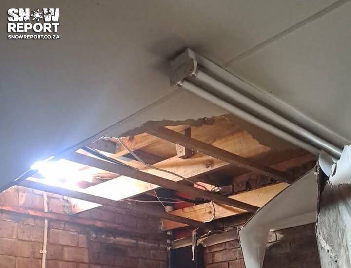 SnowReportSA's tweet image. Lots of damage in Springs from last night&apos;s destructive hailstorm. More photos and video on our other platforms. See snowreport.co.za for weather forecasts #saws #weather #forecast #weatherwarnings