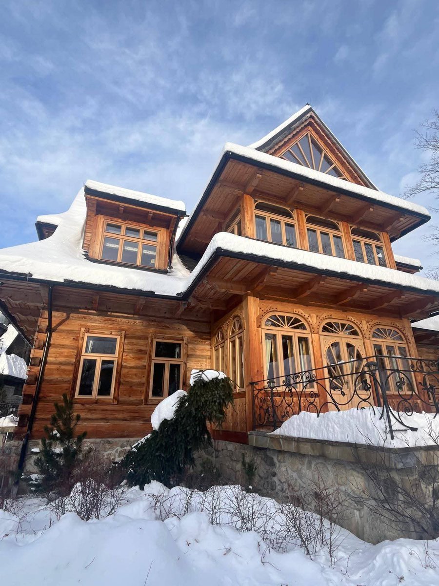 4️⃣0️⃣-lecie Podhalańskiego TOnZ, zwieńczone konferencją „Zabytki a tożsamość Zakopanego”. To ważny głos w dyskusji o przyszłości dziedzictwa kulturowego Zakopanego i całego Podhala, szczególnie w obliczu wyzwań, które coraz wyraźniej pojawiają się w przestrzeni tego regionu.