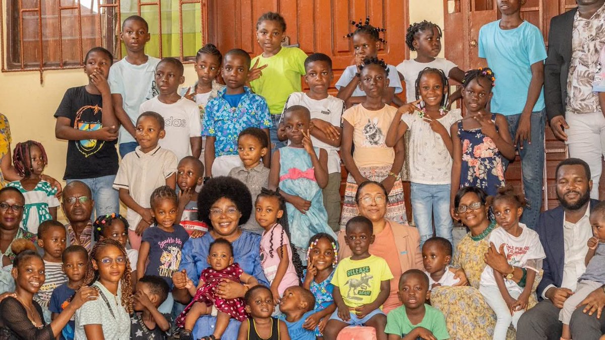 À l’occasion de la Journée des Droits de l’Enfant, la Ministre Élodie Fouefoué Sandjoh a pris part à deux événements majeurs, réaffirmant l’engagement du Gouvernement à protéger chaque enfant, sans distinction, par des actions concrètes et inclusives.

#ComGouv