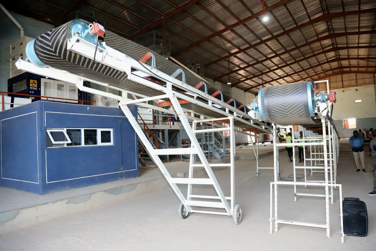 Propcomplus's tweet image. Congratulations to @ValueSeeds on commissioning its new packaging line, belt conveyor system, and electric vehicles — supported by @UKinNigeria &amp;amp; Propcom+ through the CDEL grant.
This upgrade will enhance seed quality and improve farmers’ access to reliable inputs across 🇳🇬