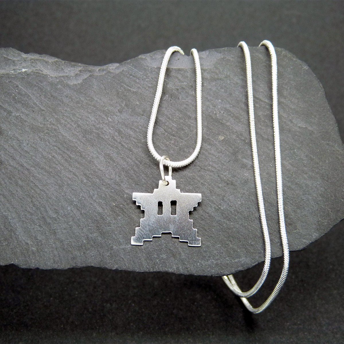 ⭐ ¿Eres invencible? 💪 Preciosa #gargantilla con Estrella de #8bits en plata 925

👉 bit.ly/3HBp50L

#plata925 #joyeríaartesanal #hechoamano #8bits #8bitsjewelry #star #estrella #8_bits #joyeriaartesanal #handmadejewelry #supermario #geekjewelry #envíogratis