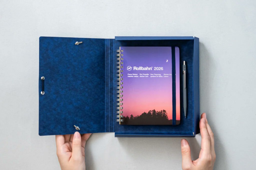 昨年の2024年10月始まり（2025年版）ダイアリーのお披露目会ノベルティ「THANK YOU PASS」。
デルフォニックス 大阪／スミス オーテモリにてご提示で、特別なカルトンをプレゼント中です。
引き換えは、2025年12月28日（日）まで。まだの方はぜひお立ち寄りください。
delfonics-diary.com/feature/thanky…