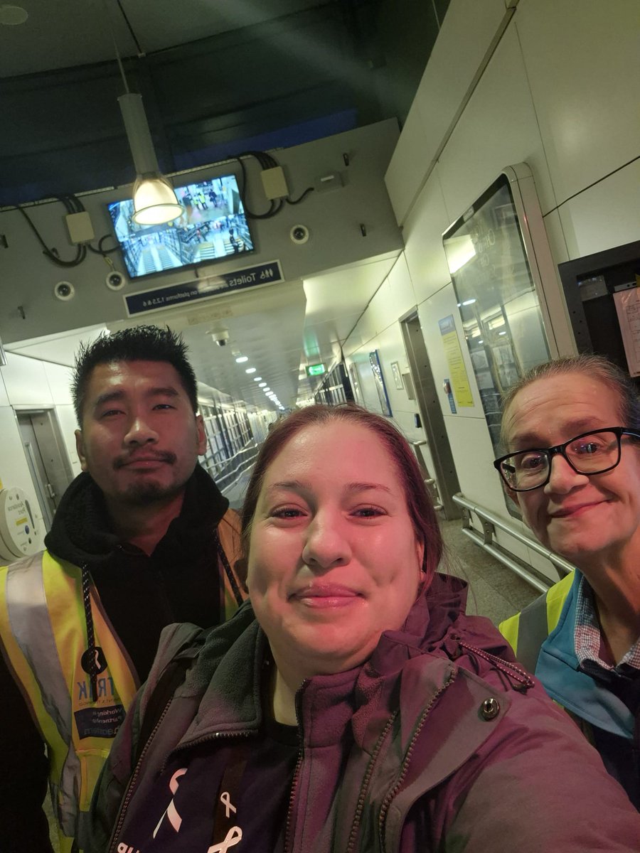 Se_Railway's tweet image. ℹ️ Today White Ribbon Day, 3 staff teams set off from Ashford, Chatham &amp;amp; Ramsgate on a #RaceTheDark challenge
to shine a light on everyday precautions women take to feel safe at night and call on men to be part of the solution to end violence against women &amp;amp; girls. 

#WeSpeakUp