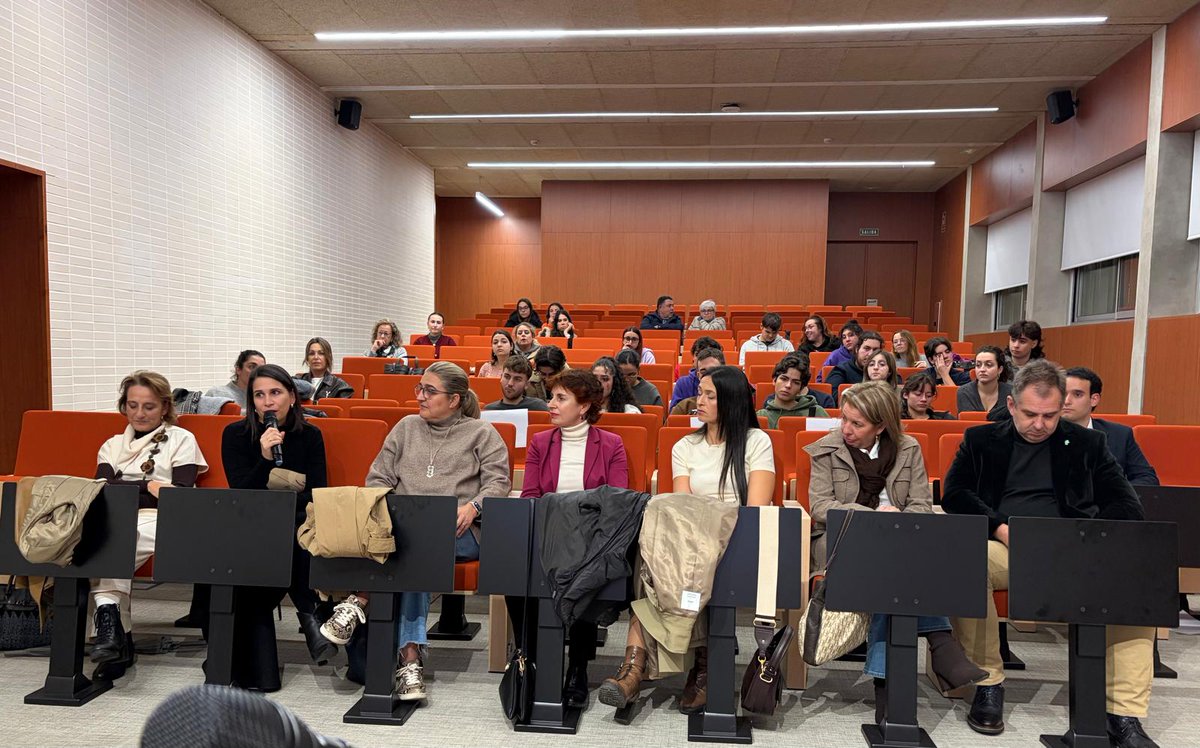 🎙️ Reflexiones del 25N: Ayer, en la FMyCCS, exploramos la violencia de género desde miradas clínicas, sociales y académicas. Gracias a las expertas y al Consejo de Estudiantes por su compromiso. #25N #ViolenciaDeGénero <a href="/cemef_uex/">CEMEF_UEx</a>