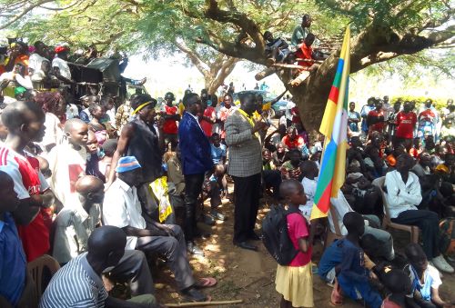 Westniletodayn2's tweet photo. #Westnilenews #ProtectingTheGains #KigeziNews WE SHALL KNOW THE TRUTH BY BUS, ILEKU VOTERS TELL AYIVU EAST PARLIAMENTARY CANDIDATES https://t.co/DT0uXsDk4N @Plumedia1 @NRMOnline @2008gomu @MKarekye @mktaibot22 @MercyAhimbisib2 @AruaInfocenter @SabirMusa16 @Be_Matata @job_matua https://t.co/aYpOrwb0xd