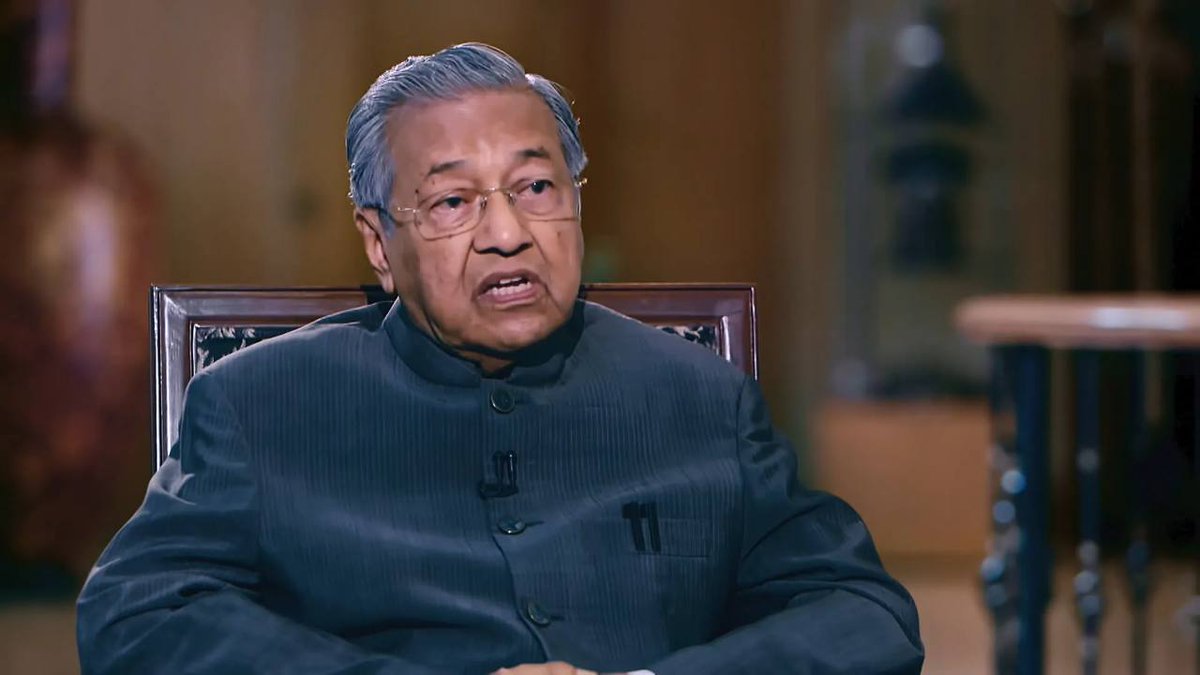 dailyislamist's tweet image. 🗣️ Malezya eski Başbakanı Mahazir Muhammed:

&quot;Harem-i Şerif bütün İslam ümmetine aittir. Tüm İslam ülkelerinin yönetimine katılma hakkı vardır.

Suudi Arabistan sınırları içinde bulunuyor olması, Harameyn&apos;i Suudi Arabistan’ın tek başına yönetme hakkına sahip olduğu anlamına…