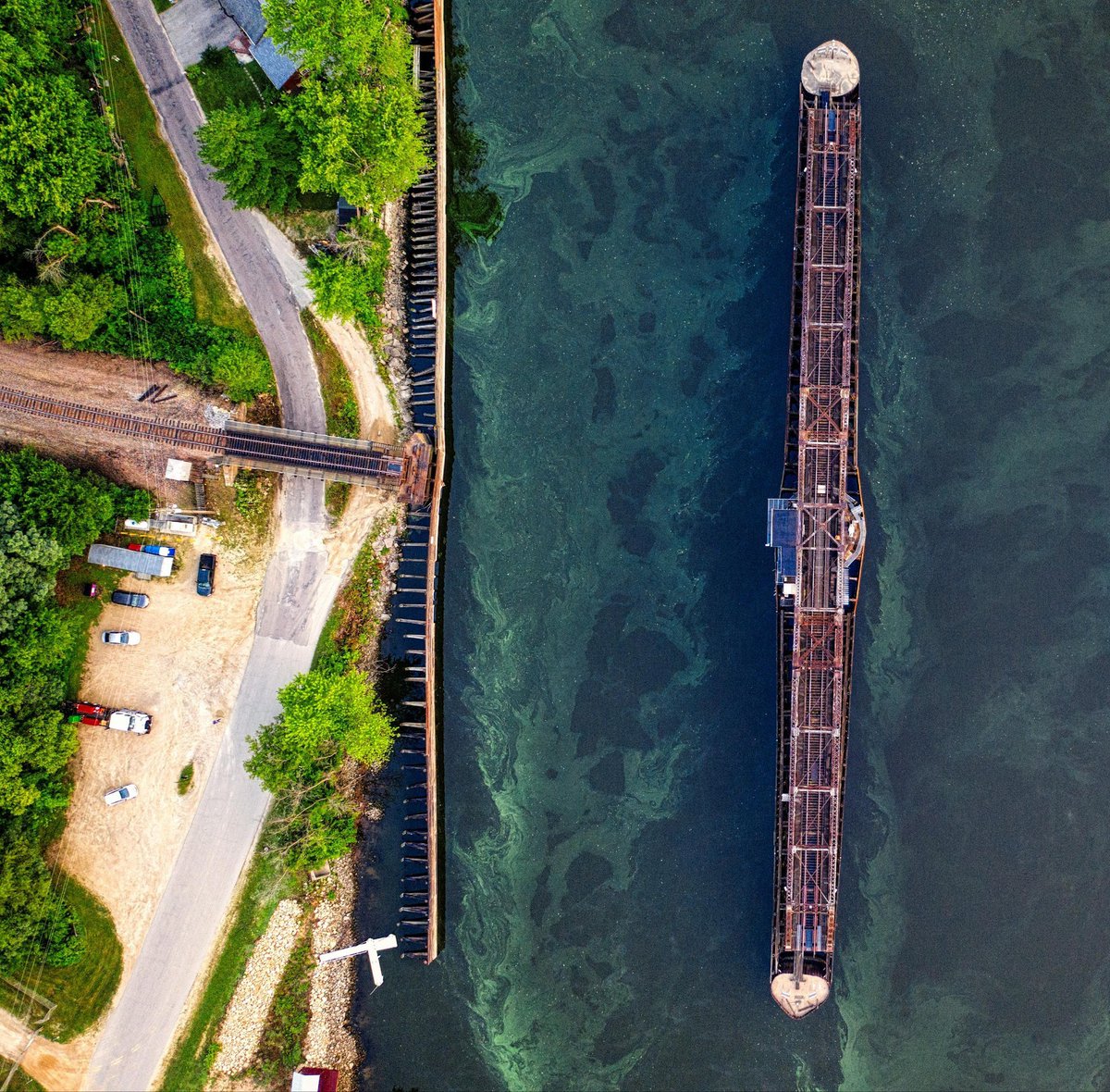 TelegraphBlog's tweet image. DENTRO IL MISSISSIPPI: TWAIN E LA NASCITA DELLA COSCIENZA LETTERARIA DEGLI STATI UNITI telegraphavenuebooks.com/2025/11/17/den…