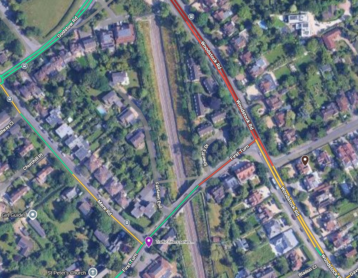 ReconnectingOx's tweet image. Today, we&apos;re comparing where congestion in Oxford now builds up and the locations where new traffic filters / congestion charge pollution monitoring locations were installed, to help evaluate the scheme&apos;s impact.

Red roads=congestion.
Purple blob=pollution monitor.