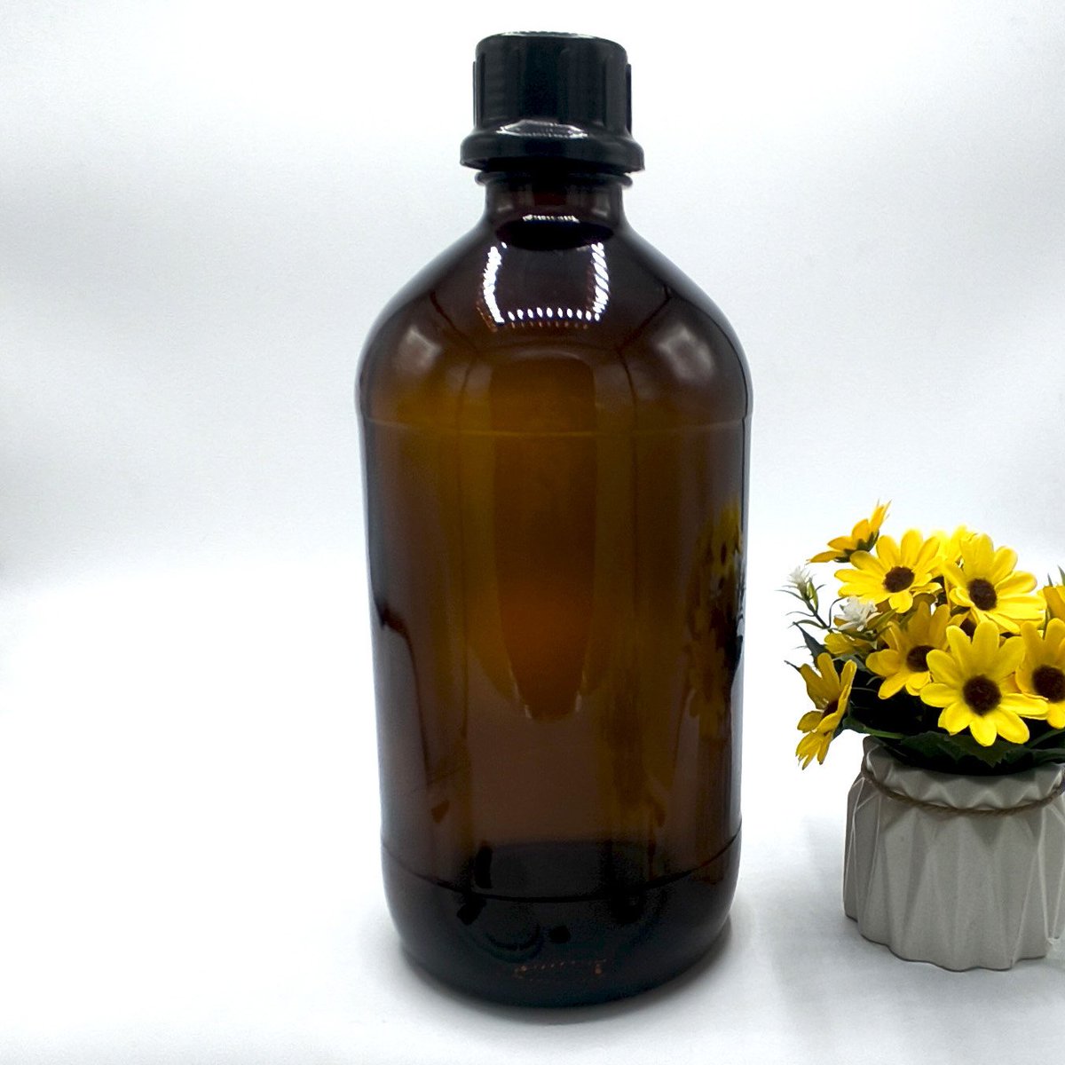 QingchaoM's tweet image. Kangbo&apos;s large-volume reagent bottles (1500ml-4000ml) reduce refill frequency, saving you time and effort.
High chemical resistance
Easy-pour handle
Secure sealing
Find the perfect size for your needs: kbreagentbottle.com

#LabHacks #ScienceTwitter #LabTech