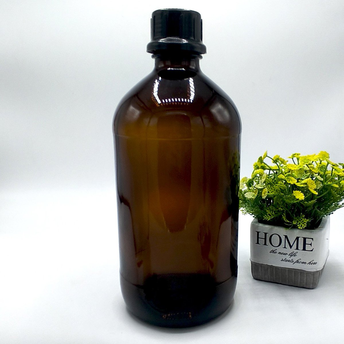 QingchaoM's tweet image. Kangbo&apos;s large-volume reagent bottles (1500ml-4000ml) reduce refill frequency, saving you time and effort.
High chemical resistance
Easy-pour handle
Secure sealing
Find the perfect size for your needs: kbreagentbottle.com

#LabHacks #ScienceTwitter #LabTech