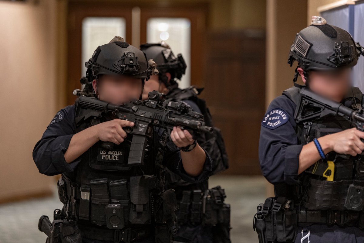 3Pct_Detective's tweet image. LAPD SWAT Room Entry