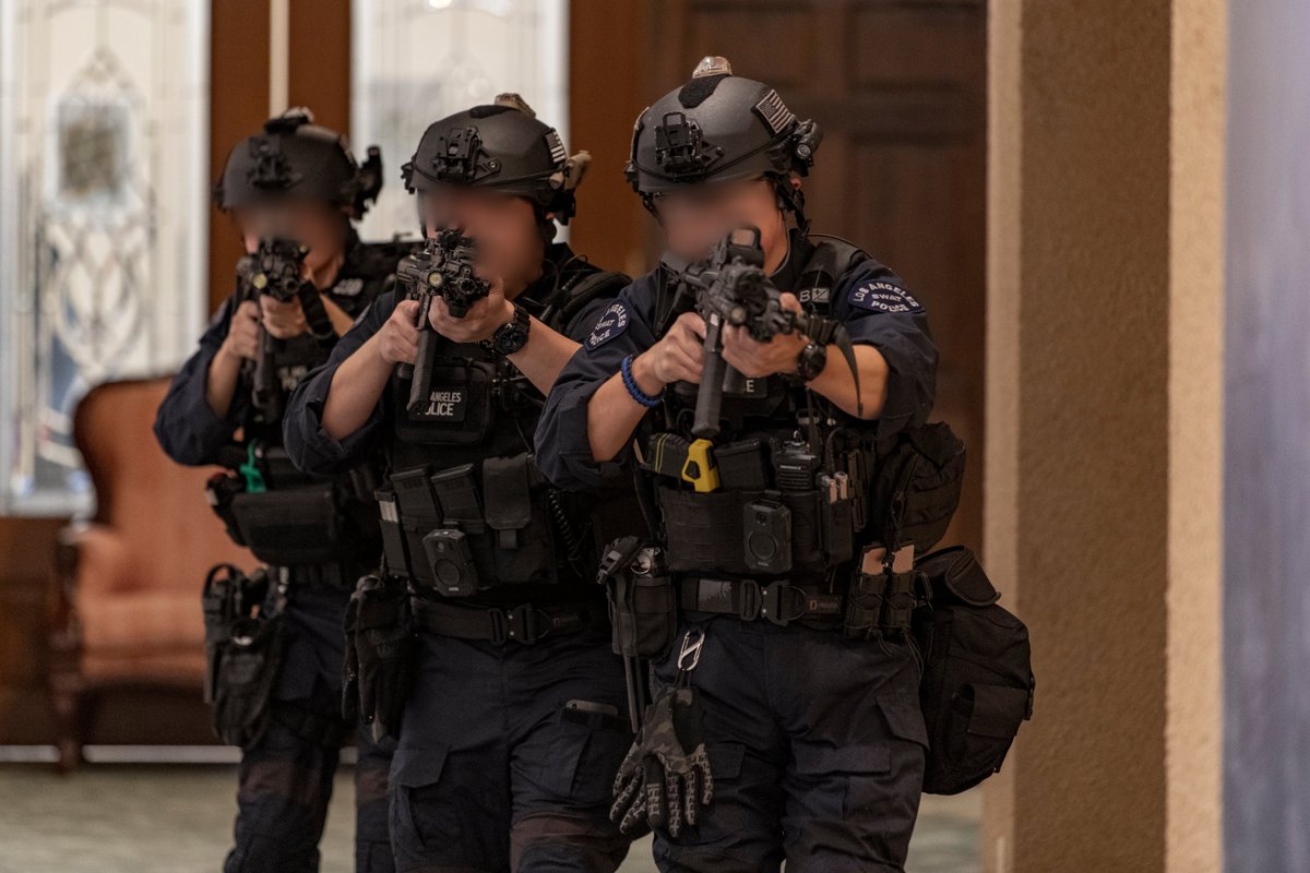 3Pct_Detective's tweet image. LAPD SWAT Room Entry